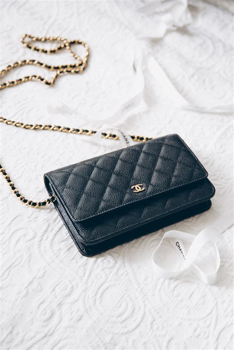 bolsa perola chanel|Chanel wallet on chain.